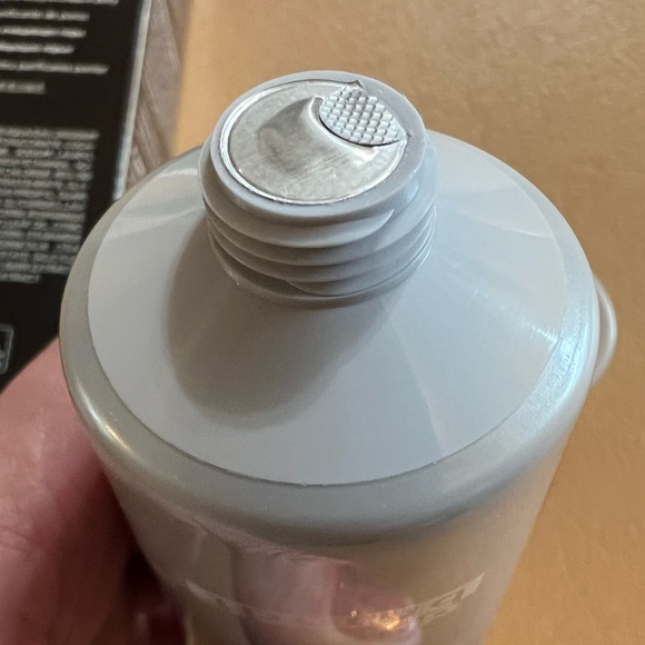 Dr Brandt Pores No More cleanser - Picture 9 of 9